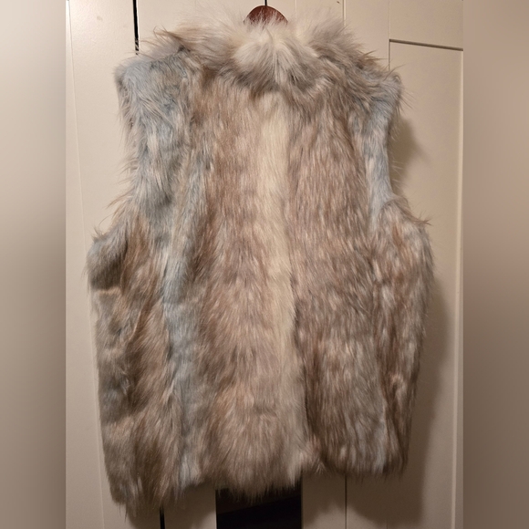 Donna Salyers Fabulous Faux Fur Vest - Picture 3 of 5